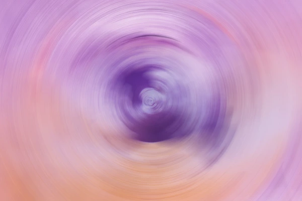 Photographie conceptuelle et abstraite évoquant la vitesse. Photographie par Amar Guillen, artiste photographe.