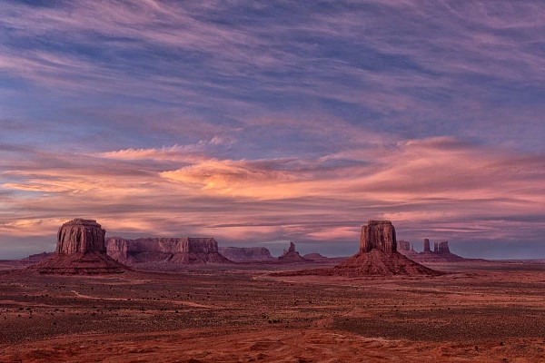 Photographie en couleur de Monument Valley dans l'Arizona.