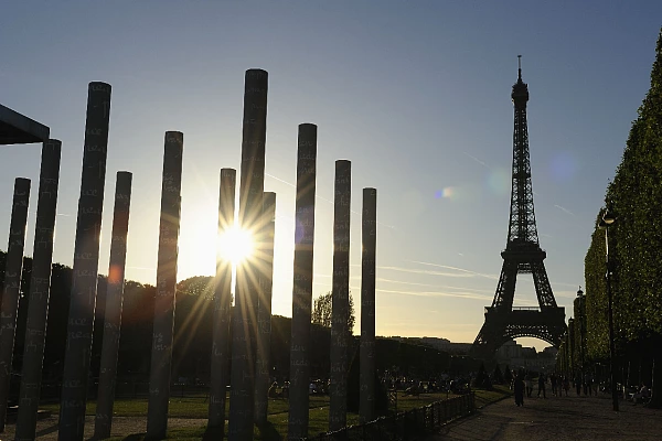 Paris, la ville lumière et ses monuments.