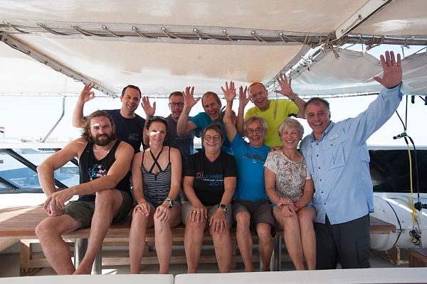 Les participants au stage de photo sous-marine en Mer Rouge durant une croisière latitude 27 en octobre 2018. Au premier plan : Joris, Vanessa, Laure, Daniel, Marie-Josée et Amar. A l'arrière-plan: Nicolas, Philippe, Serge et Eric.