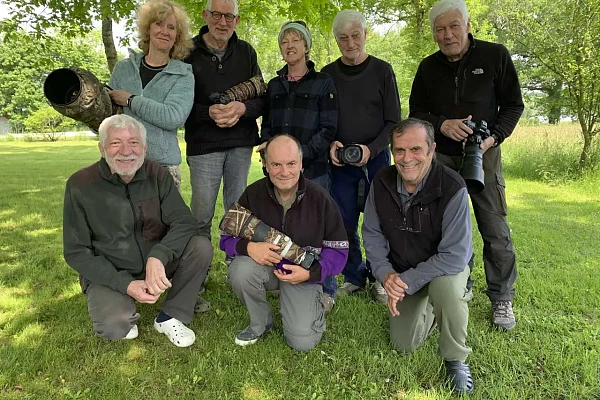 Les participants au stage de photo animalière en affûts flottants du 3 mai 2025 en Dombes.