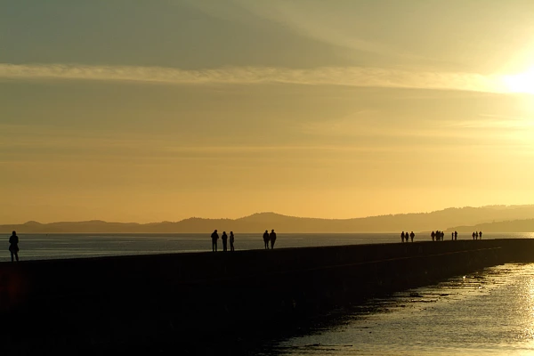 Coucher de soleil sur la jetée de l'île de Vancouver.