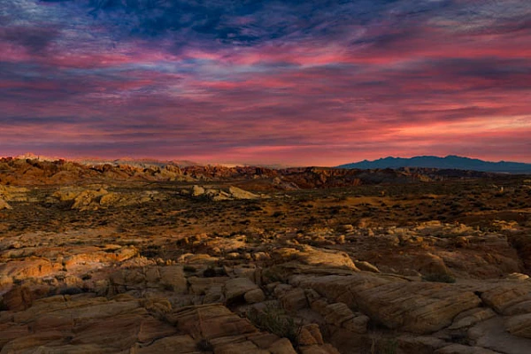 Paysage de Valley of Fire dans l'état du Nevada aux Etats-Unis. Photographie en couleur de Amar Guillen, artiste photographe.
