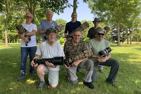 Les participants au stage de photo animalière en affûts flottants du 10 juin 2023 en Dombes.