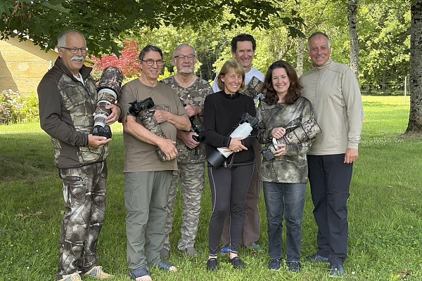 Les participants au stage de photo animalière en affût flottant du 6 juin 2026 en Dombes.