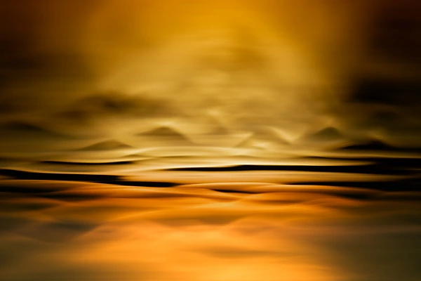 Réflexion à la surface de l'eau d'un étang en Dombes. Photographie d'art en couleur par Amar Guillen, artiste photographe.