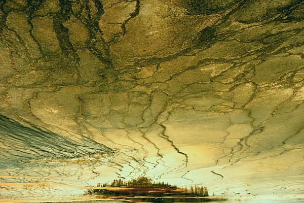 Cette photographie d'un paysage réel aux Etats-Unis est évocatrice : son symbolisme est très fort. L'imagination vagabonde.