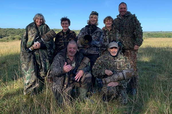 Les participants au stage de photo animalière consacré au brame du cerf en Charente-Maritime.