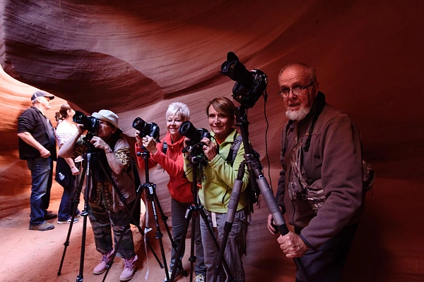 Un groupe de photographes de paysages dans les canyons de Antelope dans l'Arizona aux Etats-Unis.