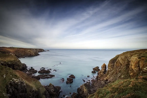 Paysage côtier du Finistère en Bretagne en France : pointe de Castelmeur. Photographie d'art en couleur par Amar Guillen, artiste photographe.