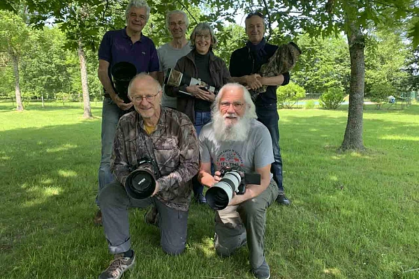Les participants au stage de photo animalière en affûts flottants du 20 mai 2023 en Dombes.