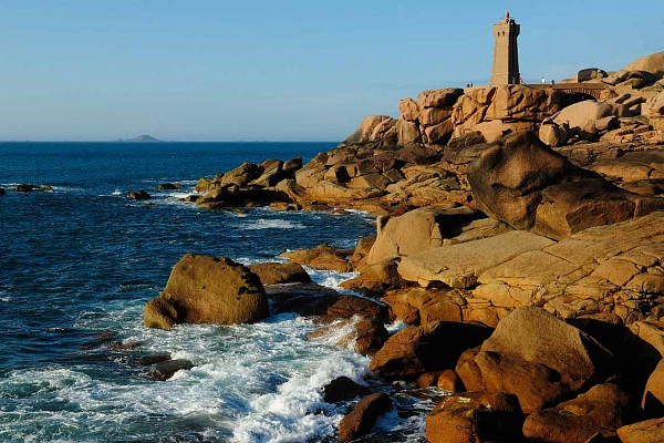 Le phare de Ploumanach dans le nord de la Bretagne.