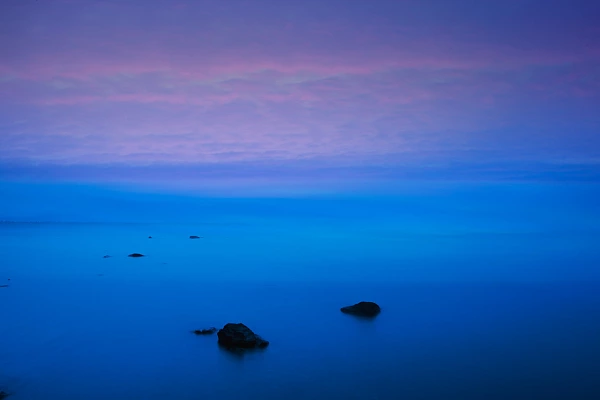 La magie de l'aurore quand l'heure bleue s'efface peu à peu.