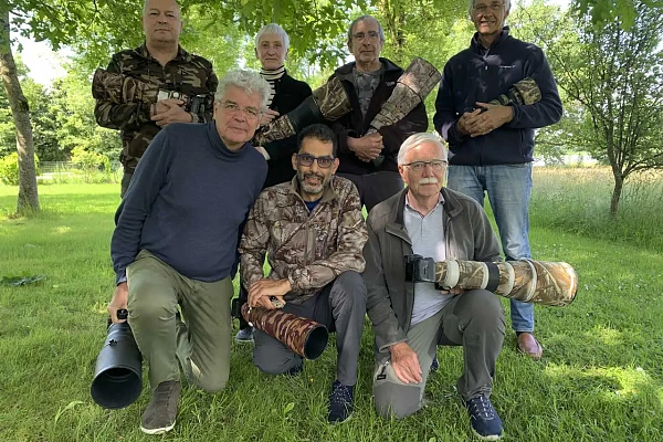Les participants au stage de photo animalière en affûts flottants du 17 mai 2025 en Dombes.
