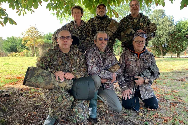 Les participants au stage de photo animalière brame du cerf du 20 septembre 2019 en Charente-Maritime. A genoux : Pascal, Didier et Jean-Claudeet Jacek. Debout : Patricia, James et Jean-Jacques.