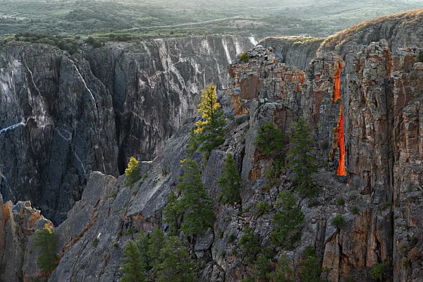 Photo en couleur d'un paysage de Black Canyon of the Gunnison dans le Colorado. Photographie d'art en couleur par Amar Guillen, artiste photographe.