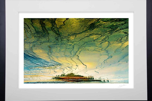 Une photo d'art enadrée de la collection 'Les paradis oubliés'. Photographie par Amar Guillen, artiste photographe.