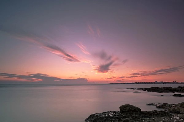Coucher de soleil sur l'estuaire de la Gironde en Charente-Maritime. Photographie par Amar Guillen, artiste photographe.