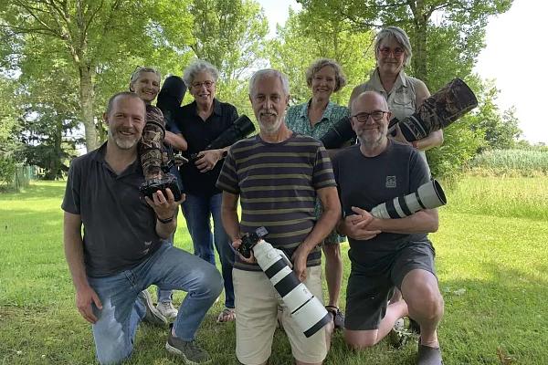 Les participants au stage de photo animalière en affûts flottants du 7 juin 2025 en Dombes.