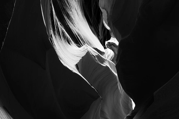 Antelope Canyon en noir et blanc. Une collection intemporelle de photographies de paysages en noir et blanc.