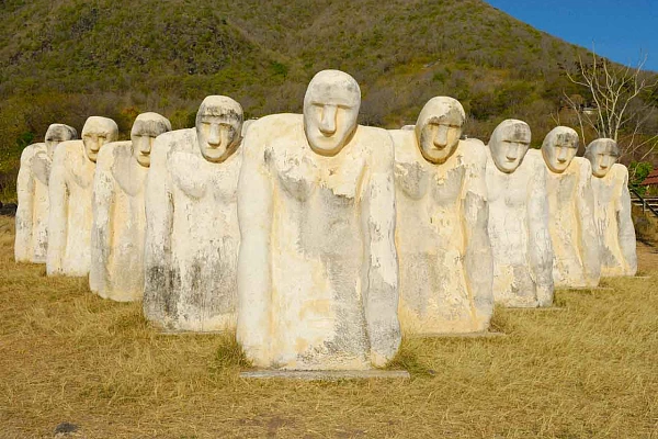 Les 15 statues de l'anse Caffard en Martinique.